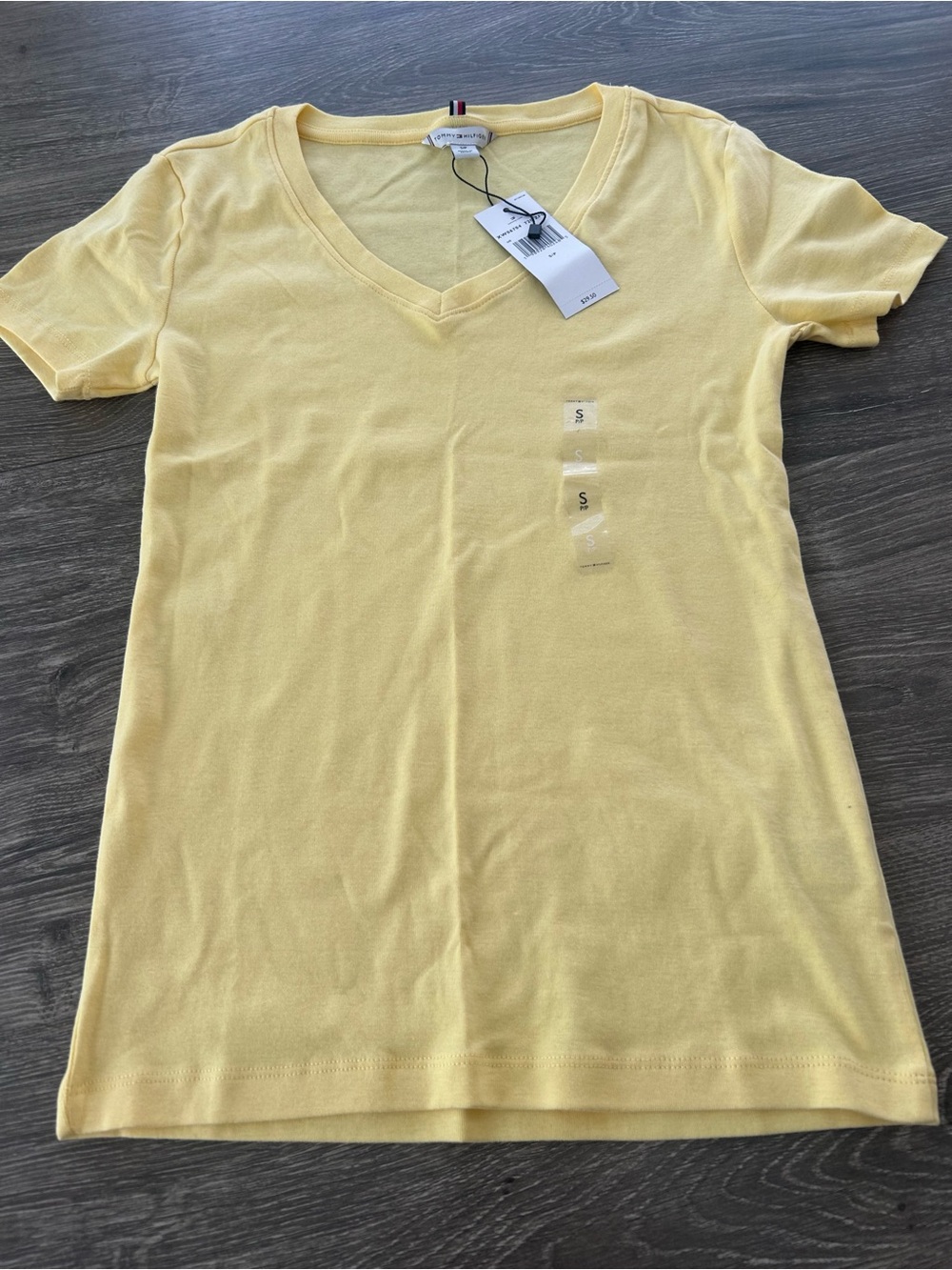 TOMMY HILFIGER  yellow T-shirt. Size Small. NEW